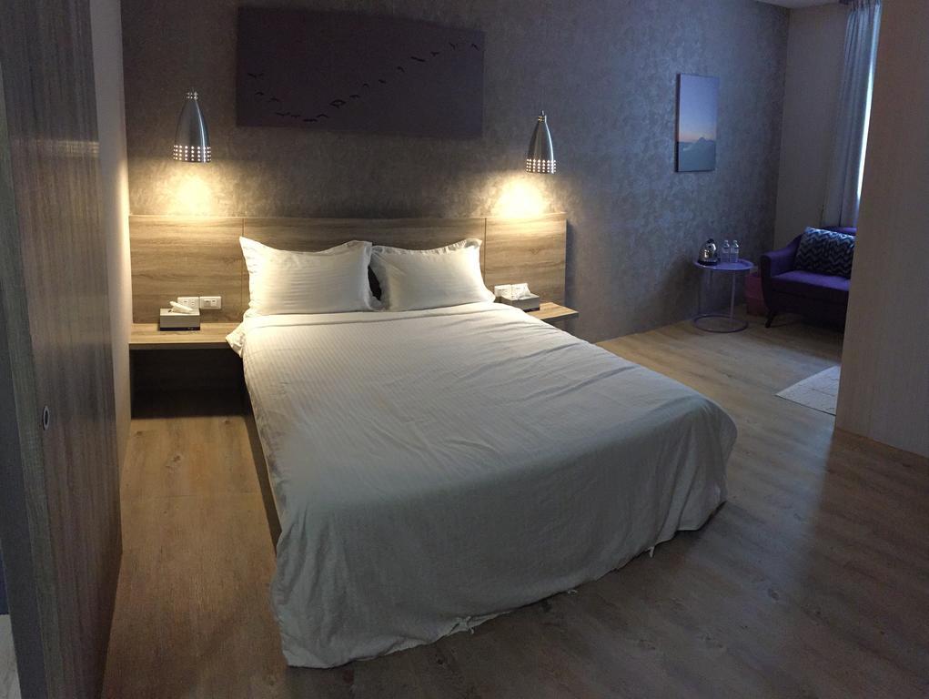 Cozy Cozy Hostel 台南 エクステリア 写真