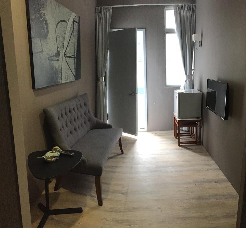 Cozy Cozy Hostel 台南 エクステリア 写真