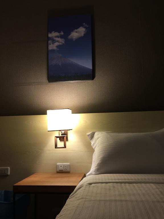 Cozy Cozy Hostel 台南 エクステリア 写真