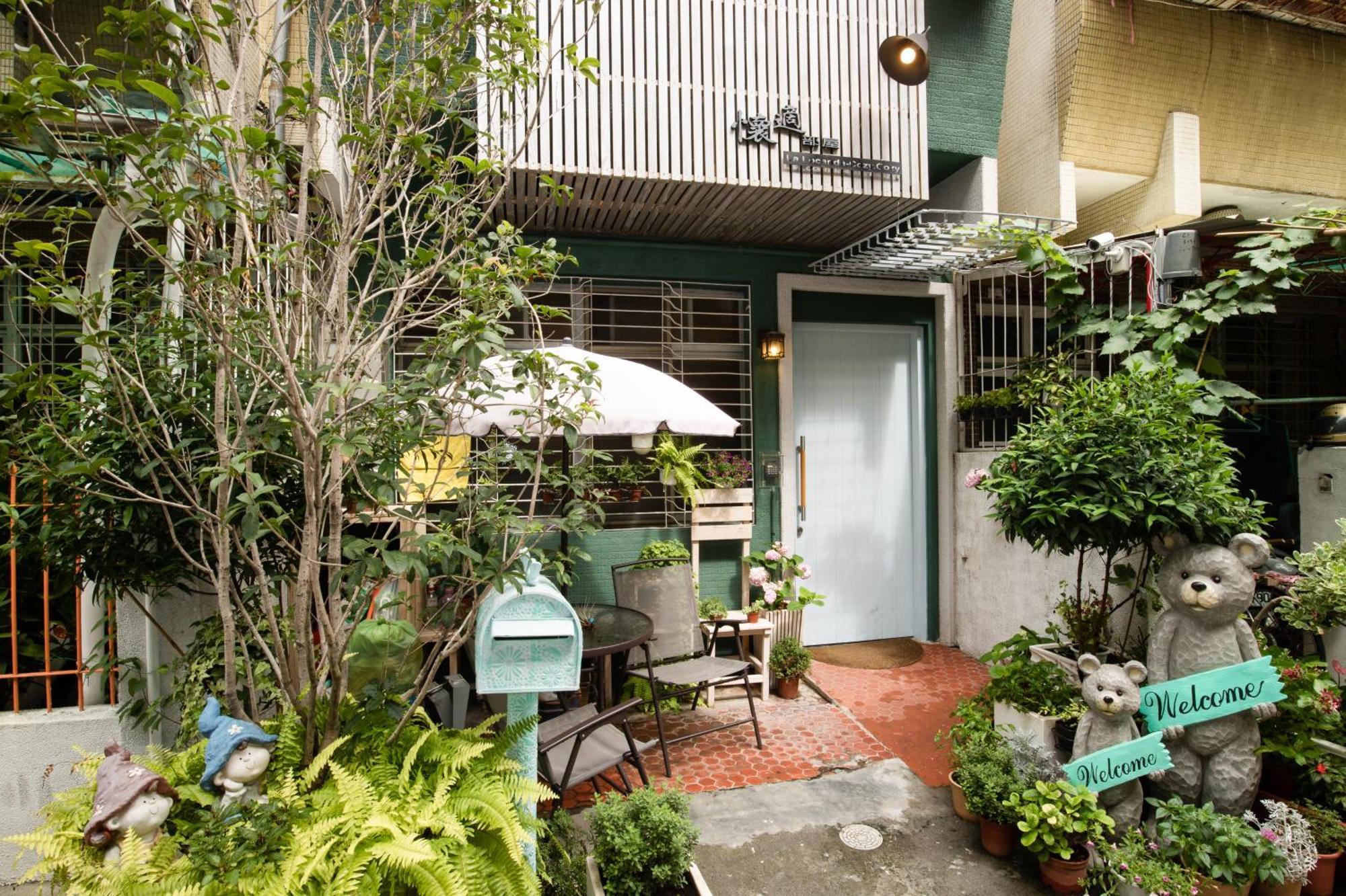 Cozy Cozy Hostel 台南 エクステリア 写真