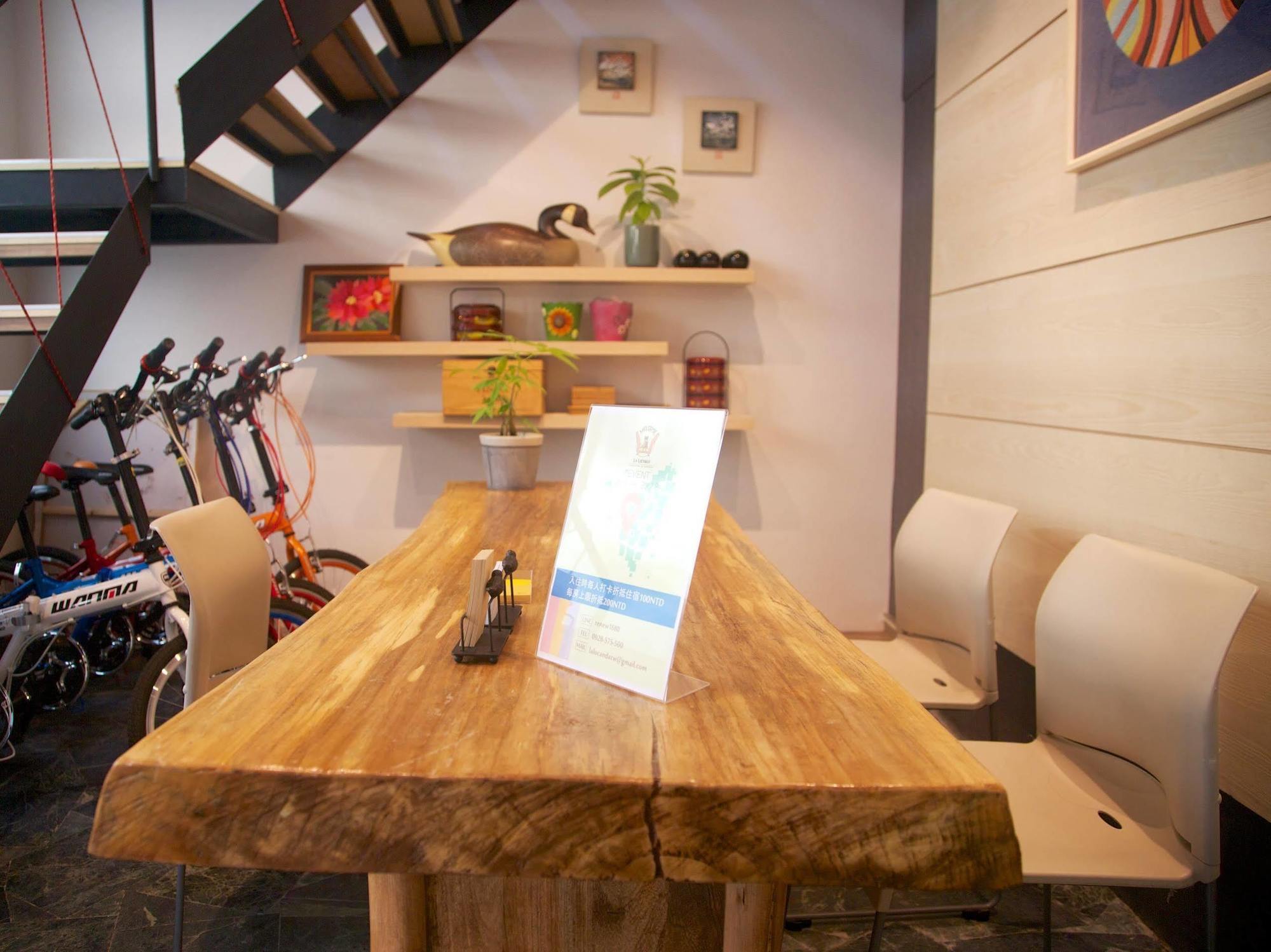 Cozy Cozy Hostel 台南 エクステリア 写真